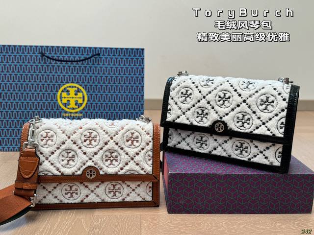 Tb托里伯奇 Toryburch毛绒风琴包 精致美丽 高级优雅 很好驾驭，不挑衣服，不挑季节 一年四季都可，可盐可甜 高个子小姐姐背，气质御姐范 小个子的小姐姐