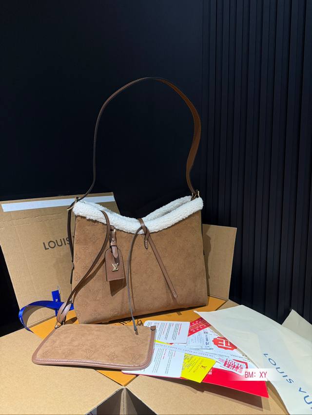 配折叠礼盒 羊羔毛 路易威登lv Carryall新款通勤包颜值实用 #路易威登lv #路易威登#Iv #路易威登louisvuitton#路易威登carrya 配折叠礼盒 羊羔毛 路易威登lv Carryall新款通勤包颜值实用 #路易威登lv #路易威登#Iv #路易威登louisvuitton#路易威登carrya