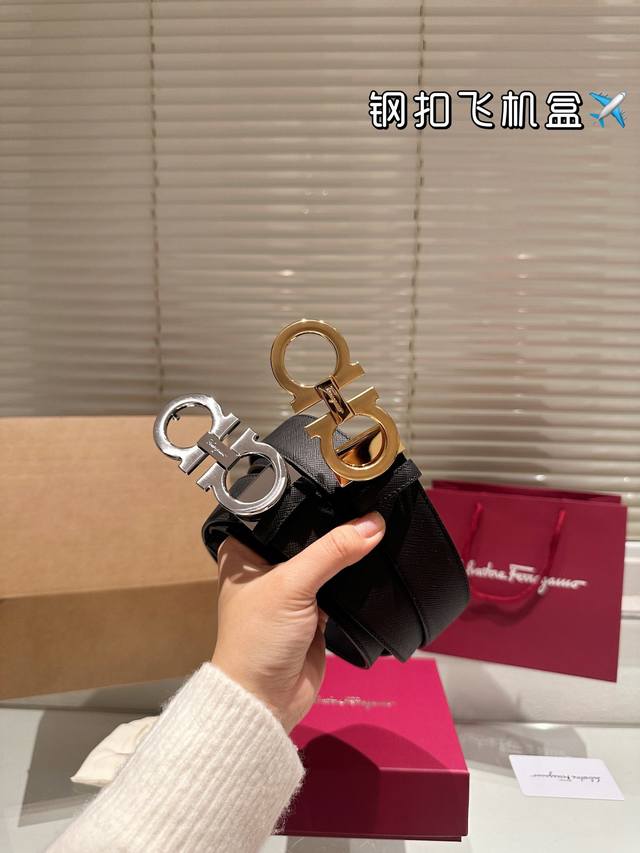 原单飞机盒 高版本！腰带菲拉格慕 牛皮皮带～热门款 男女通用皮带里面最火的版本啦～质量很好 全套包装！五金绝对不褪色 皮带头和专柜一样的哦～ 配礼盒手提袋发票