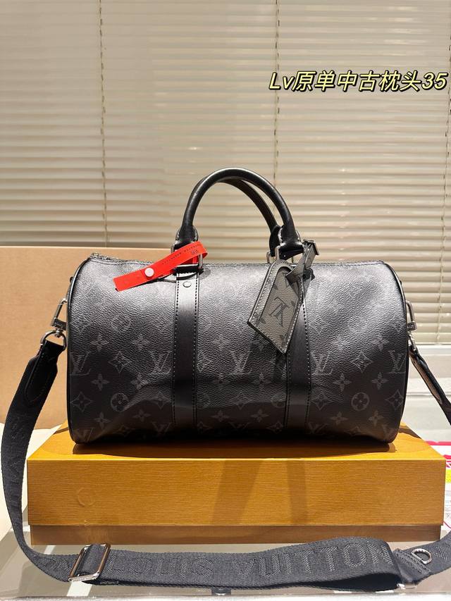 配折叠盒 尺寸：35Cm Lv Keepall 新品枕头包 黑色牛皮 简直长在我的心头。 男女同款！！！！ 男盆友的新包