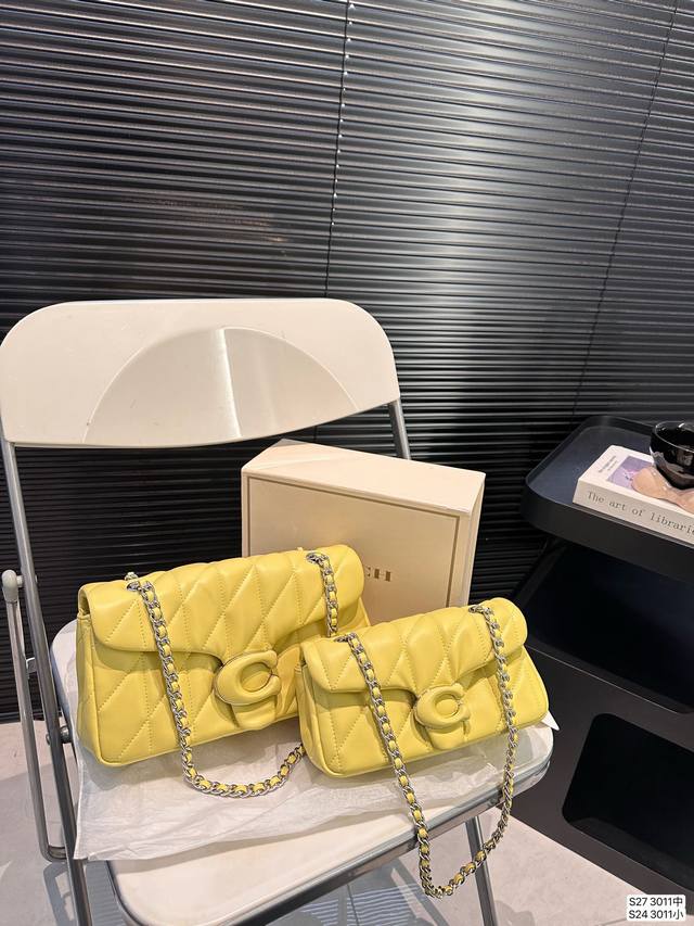 中号 小号 配折叠盒子 2024年快来coach打卡哇 新品 Quilted Tabby丰盈绗缝 三个尺寸:满足不同容量需求 绗缝nappa羊皮，细腻奢华，手感