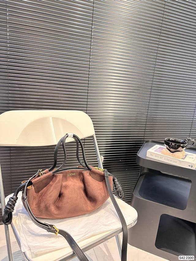 罗意威饺子包 Loew新包来啦，饺子包paseo Bag