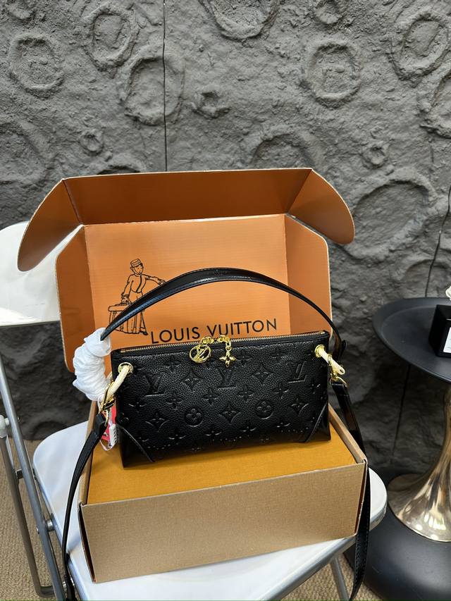 免税店全套包装 Lv中古经典腋下包 牛皮配芯片版 新款饭盒包 跟上这波风潮太可爱了啊啊 复古才是真正上头的！新款牛仔 饭盒包！ 尺寸24.12Cm