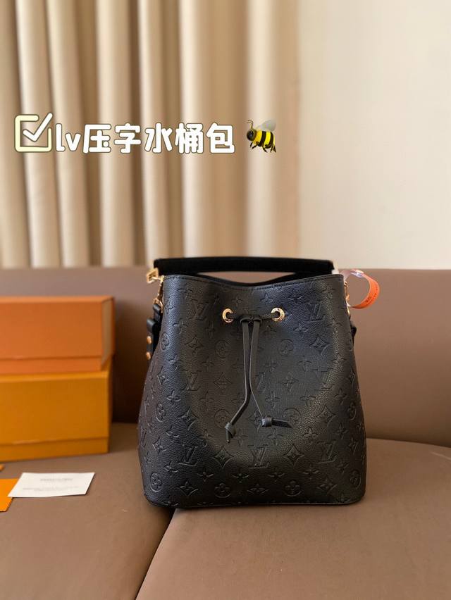 Lv压字水桶包 日常最推荐 Lv 原单 水桶包 此款水桶质感软 斜挎 单肩更舒服 尺寸26Cm