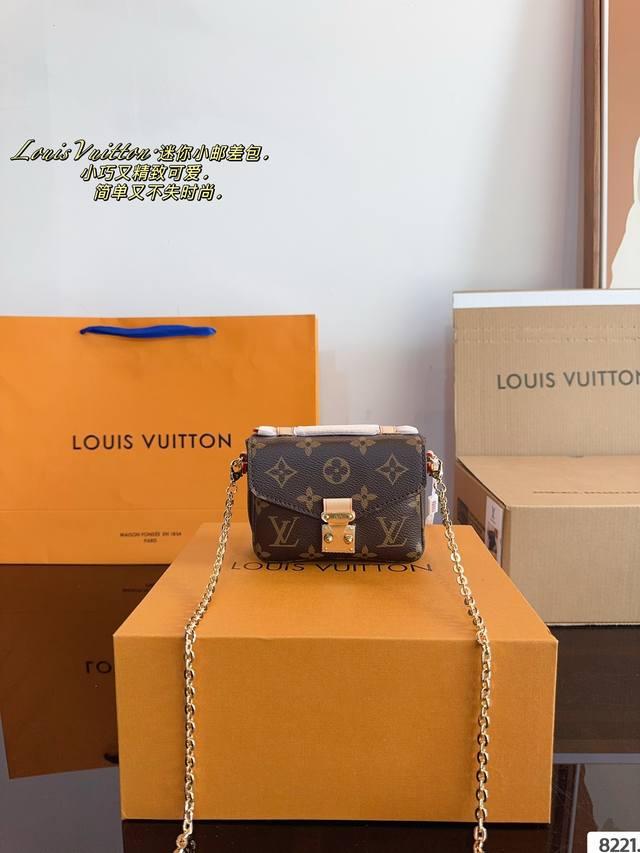 Mini 礼盒. Lv 迷你邮差包 可变形 超级帅气的包,背上去就是这条街回头率最高的妞,逛街购物就可以背它,买的东西统统装里面,出差的时候也可以背它,配衣服是 Mini 礼盒. Lv 迷你邮差包 可变形 超级帅气的包,背上去就是这条街回头率最高的妞,逛街购物就可以背它,买的东西统统装里面,出差的时候也可以背它,配衣服是