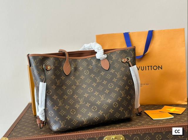 全套包装 Lv Neverfull购物袋 之前一直get不到经典款nf包的美，Lv最经典的包款可以说是iv最最经典的包包以及很多红薯宝宝们人生第一只奢侈品包／第
