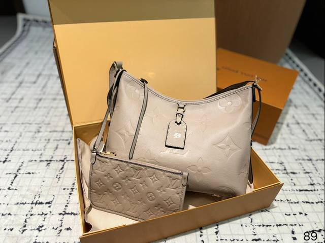 牛皮 Lv Carryall 爆款 买不到根本买不到！它真的太太太太好看了 不愧是断货王上身是真香而且它更适合日常的搭配风格有一种酷酷的赶脚 随性慵懒风，随手一