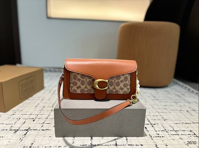 配折叠盒子 蔻驰酒神 新一代coach 的标志性包款,设计简约干净利落一点都不张扬,真的很百搭!!!完全也不用担心过时tabby,成了辣妹搭配神器,让我看看哪个 配折叠盒子 蔻驰酒神 新一代coach 的标志性包款,设计简约干净利落一点都不张扬,真的很百搭!!!完全也不用担心过时tabby,成了辣妹搭配神器,让我看看哪个