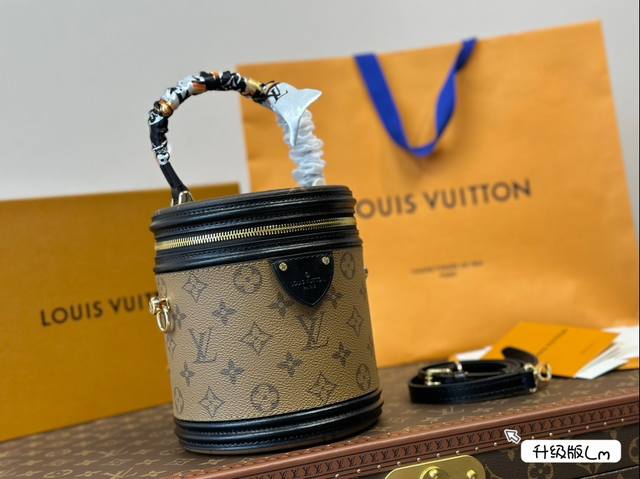 全套包装 重新更新一下 现货现货 姐妹们 发财桶 必须入一个 容量太大了 太好装了 尺寸15*20Cm