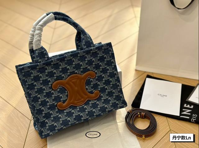 配盒 尺寸25.20 赛琳celine托特包 又出现一只小可爱，新配色 方方正正小size，休闲日常很合适～
