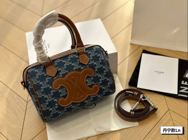 配盒 Celine 波士顿枕头包，融入了celine所有经典元素，搭配凯旋门的老花皮革 满满的高级感高颜值的复古文艺气息 简洁利落的包身线条，复古印花图案真的很