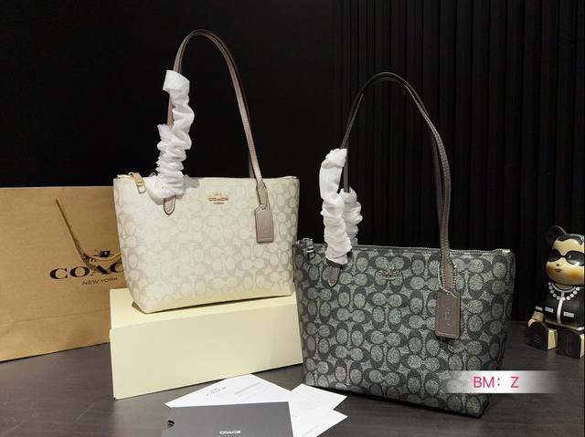 配折叠礼盒 Coach新款 蔻驰饺子包，原单五金搭配精致面料 做工完美百搭神器 尺寸 25 21