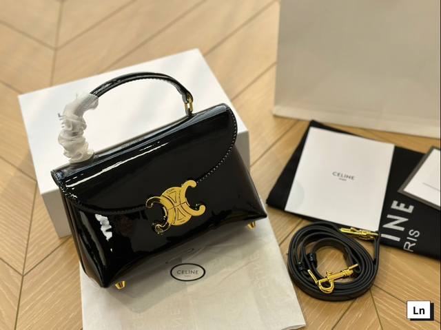 折叠盒 张婧仪同款老花凯旋门邮差包来咯 一眼沦陷 经典老花 复古感十足celine 超时髦吸睛~精致简约轮廓并蓄优雅与独特 尺寸20*12 折叠盒 张婧仪同款老花凯旋门邮差包来咯 一眼沦陷 经典老花 复古感十足celine 超时髦吸睛~精致简约轮廓并蓄优雅与独特 尺寸20*12