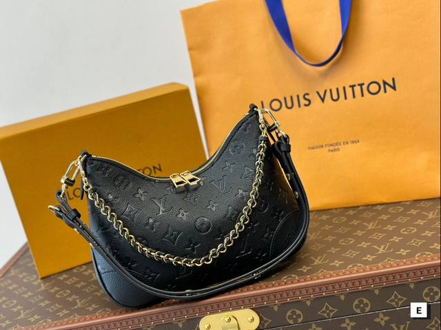 全套包装 Lv牛角包 解锁多种背法 实用性太强啦 牛角包长肩带一共有三个档位可以调节对小个子到长个子女生都很友好～而且肩带背起来也很舒服，自重也轻，容量大，日常