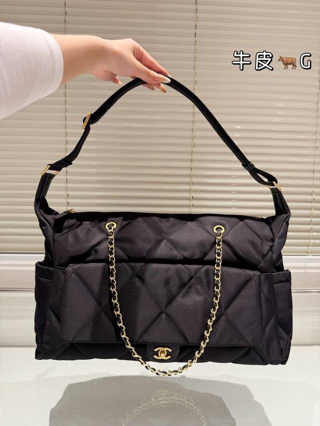 原版布 Chanel 帆布保龄球包 慵懒随性又好背 上身满满的惊喜 高级慵懒又随性 彻底心动的一只 Size：40 30Cm