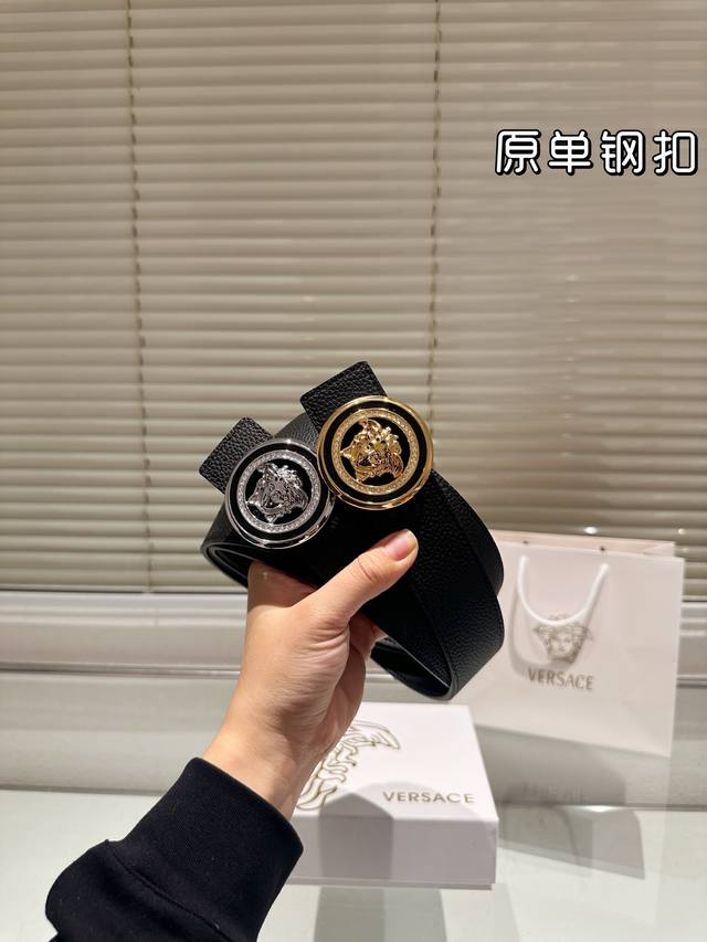 钢扣 高版本！腰带范思哲牛皮皮带～热门款 男女通用皮带里面最火的版本啦～质量很好 全套包装！五金绝对不褪色 皮带头和专柜一样的哦～ 配礼盒手提袋发票