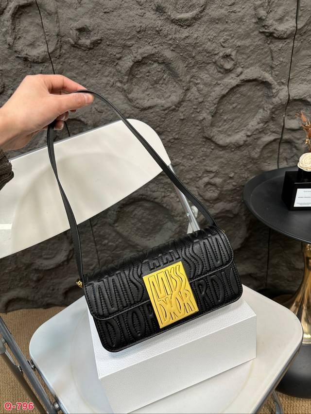 配折叠盒 迪奥dior腋下包 高品质，超大容量，更是百搭 一年四季都好背 让你秒变时髦精 尺寸：22.11Cm