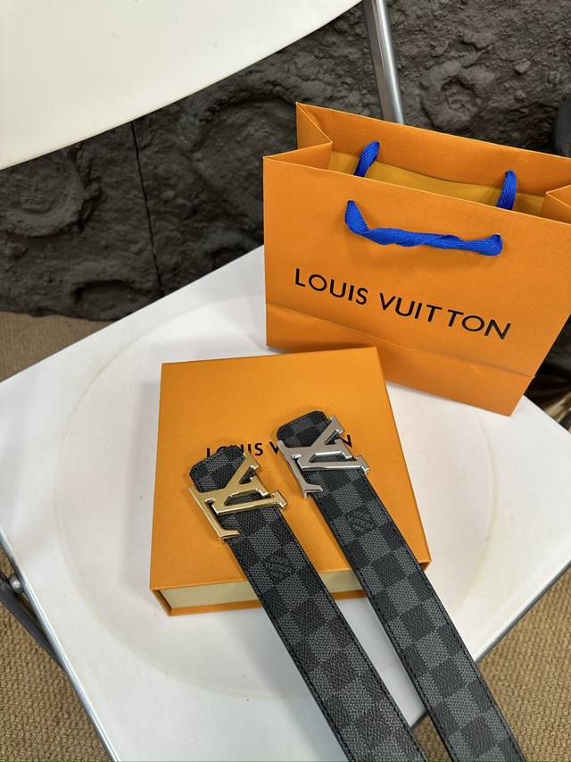 升级版 Lv！！ 高版本！全钢头 腰带 嘿哈 原单牛皮全钢头皮带～热门款 皮带里面最火的啦～质量很好 全套包装！五金绝对不褪色 皮带头和专柜一样的哦～ 配礼盒手