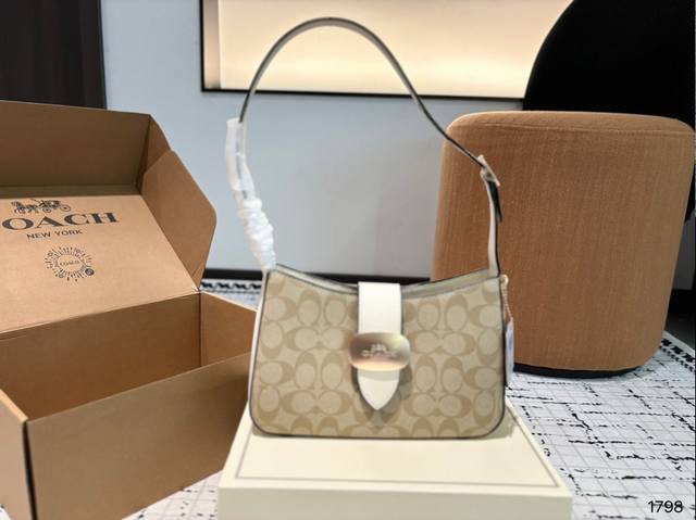 Coach 温柔色系eliza腋下包 Coach十一月新品小包 自然色系更好搭配 容量还不错 手机 尺寸25.16Cm 配礼盒