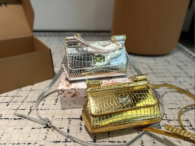 礼盒 Dg 杜嘉班纳 新款 手提 单肩 斜挎款 官网最新包 喜欢的不得了 特别有腔调 颜值无敌高 复古 优雅 奢华 大气 想到一切美好的词都想给它 一定要入的款