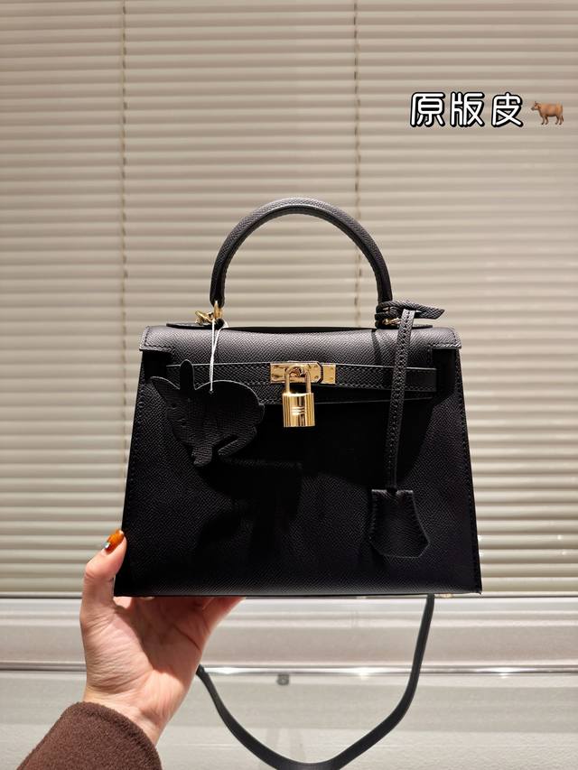 头层牛皮 Hermès 爱马仕 凯莉包 高端质量 专柜最新款进口荔枝纹 明星同款 原版质量 ，Hermès每个女孩的必备品 尺寸25Cm
