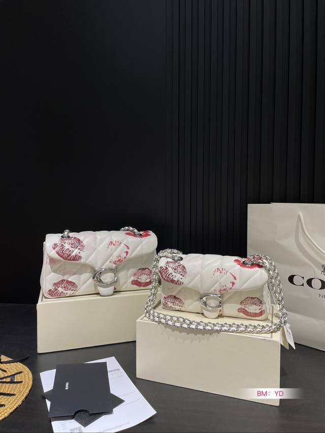 小号 大号 配折叠礼盒 蔻驰 Tabby 单肩包.斜挎女包 舒适与精致并存 简洁大方 却又不失小心机 轻松朾造优雅通勤穿搭尺寸：大号26*7*14小号20*7*