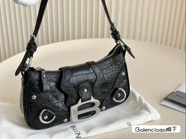 折叠盒 巴黎世家蟒蛇纹 鳄鱼纹牛皮拼接 金属 Logo 加持 背出了巴黎世家街头风essex小号包包太迷人啦 鸵鸟纹尺寸27*13