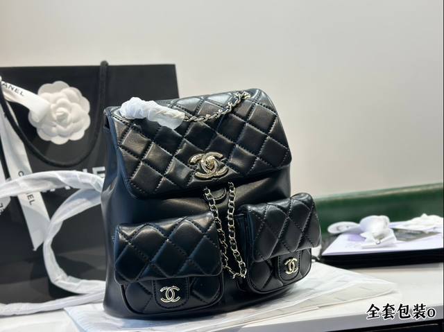 全套包装 Chanel23P Duma中号双肩包 口袋设计加上三个chanel双clogo整包很立体有型 尺寸20*20