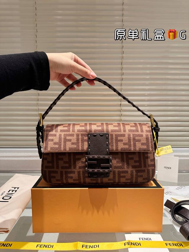 2024秋冬fendi Baguette法棍包腋下包fendi法竺絨系列法棍baguette 28X6X13.5Cm