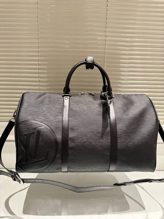 高版本 旅行包 超酷中lv Keepall老花旅行袋 Lvkeepall 出差旅行最常用的一只包 这是超酷的一只包 可以做健身包,也可做旅行袋 容量超级感人非常 高版本 旅行包 超酷中lv Keepall老花旅行袋 Lvkeepall 出差旅行最常用的一只包 这是超酷的一只包 可以做健身包,也可做旅行袋 容量超级感人非常
