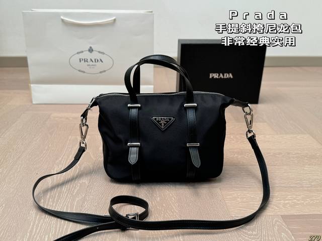 普拉达prada 这只真的可爱死了 大大的三角logo非常经典 肩带可手提可单肩 性价比好的一塌糊涂 尺寸24 19