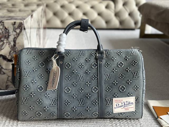 复刻版 Size：50Cm 百搭耐看的lv 旅行袋 春节小长假需要它哦！ 男生背很好看 女生背也超帅 旅行包 健身包 搜索旅行包