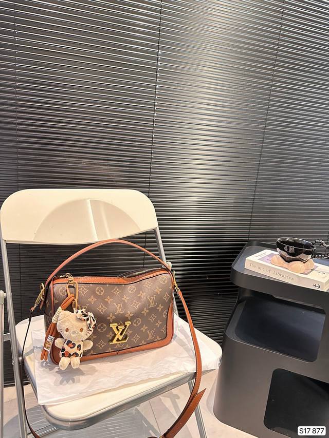 配盒子 Lv手提包 是熱腾腾新款 出門随手一拎就很好看 尺寸28 20 货号改版877