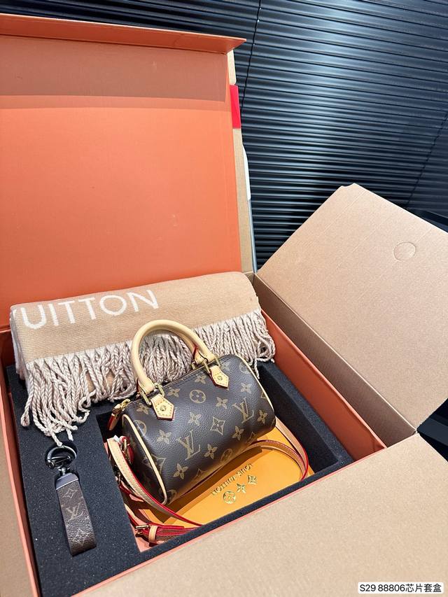 配飞机盒折叠盒子 经典lv套盒 新款枕头包 围巾挂件 尺寸16 10 货号88806芯片 配飞机盒折叠盒子 经典lv套盒 新款枕头包 围巾挂件 尺寸16 10 货号88806芯片