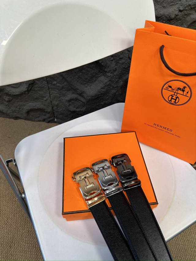 升级版 爱马仕！ ！高版本！ 腰带 嘿哈 原单牛皮皮带～热门款 皮带里面最火的啦～质量很好 全套包装！五金绝对不褪色 皮带头和专柜一样的哦～ 配礼盒手提袋发票