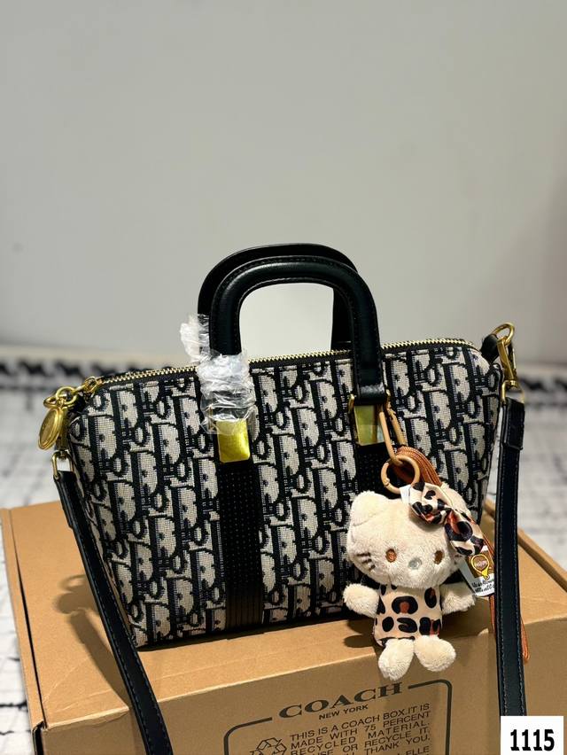 配盒子 Lv手提包 是熱腾腾新款 出門随手一拎就很好看 尺寸22 17