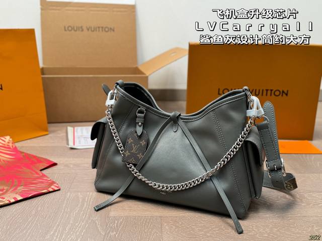 鲨鱼灰 飞机盒升级芯片 Lv Carryall 它的外观设计简约大方,却又不失 Lv的经典优雅。流畅的线条,搭配标志性的品牌元素,让人一眼就心动。 容量真的超级 鲨鱼灰 飞机盒升级芯片 Lv Carryall 它的外观设计简约大方,却又不失 Lv的经典优雅。流畅的线条,搭配标志性的品牌元素,让人一眼就心动。 容量真的超级