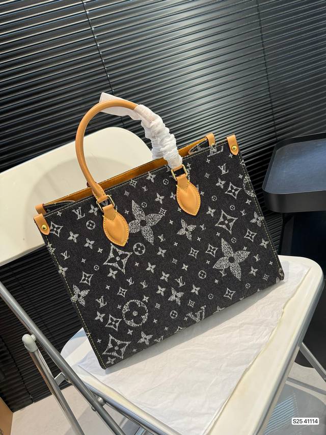 Lv丛林包出货啦 手提单肩斜挎款式 宝宝们抓紧来订哈 版型经典不过时 一直深受洋气美妞们喜欢!尺寸:35 28货号41114 Lv丛林包出货啦 手提单肩斜挎款式 宝宝们抓紧来订哈 版型经典不过时 一直深受洋气美妞们喜欢!尺寸:35 28货号41114