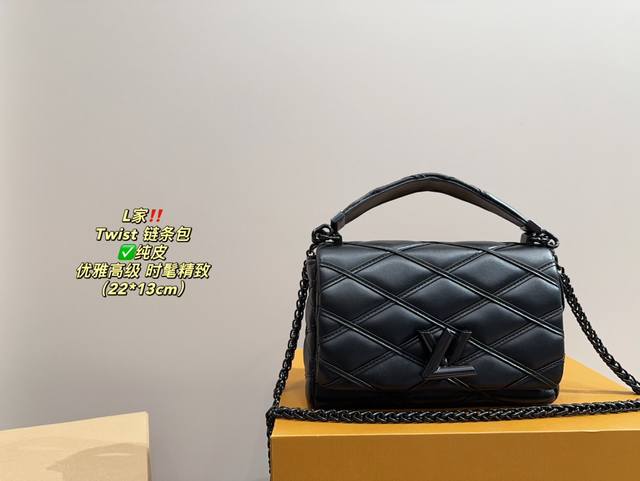 纯皮 全套包装尺寸22.13 Lv Twist 链条包 翻盖的超值 明快活泼，自由滑动，无论肩背斜挎或日夜场合，随心而变。外型小巧，别致的弧形底座增加了手袋容量