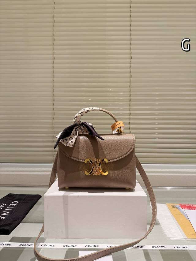 配盒 赛琳celine手提包 独特设计 时尚又经典 超级百搭 上身又a又飒 尺寸: 20.14Cm