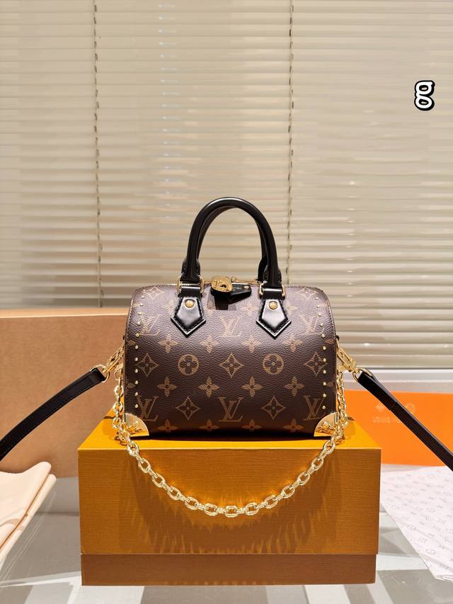 原单礼盒 2025早春走秀款 枕头包 Lv 路易威登 新款经典枕头包单肩斜挎女包 尺寸20Cm 折叠盒包装