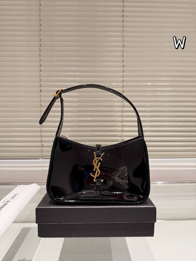 Ysl 奶呼呼的圣罗兰腋下包 Ysl圣罗兰 Saint Laurent Le 5 A 7 Hobo Bag In Smooth Leather 腋下包 非常适合 Ysl 奶呼呼的圣罗兰腋下包 Ysl圣罗兰 Saint Laurent Le 5 A 7 Hobo Bag In Smooth Leather 腋下包 非常适合