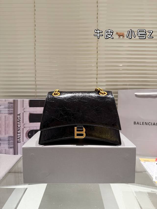 原单牛皮 全套包装 折叠礼盒飞机盒 有bella独特的氛围感了，好绝。 有bella 那味儿了 一独特的氛围感好绝。 来自巴黎世家 22年秋冬系列-Crush气