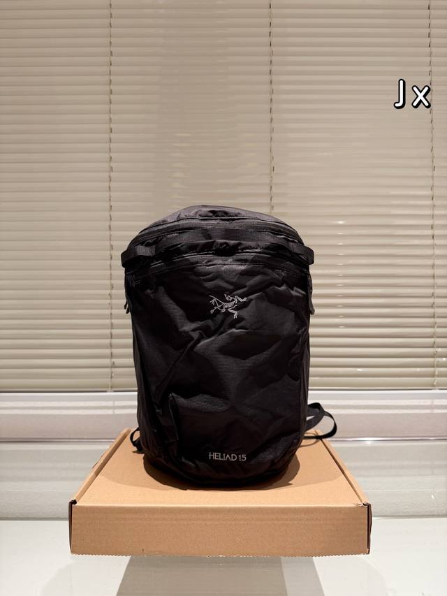 全网都在夸的始祖鸟 双肩包 颜值比他高的没有它方便出趟门什么的双肩包还是 非常非常被需要的尺寸31.40