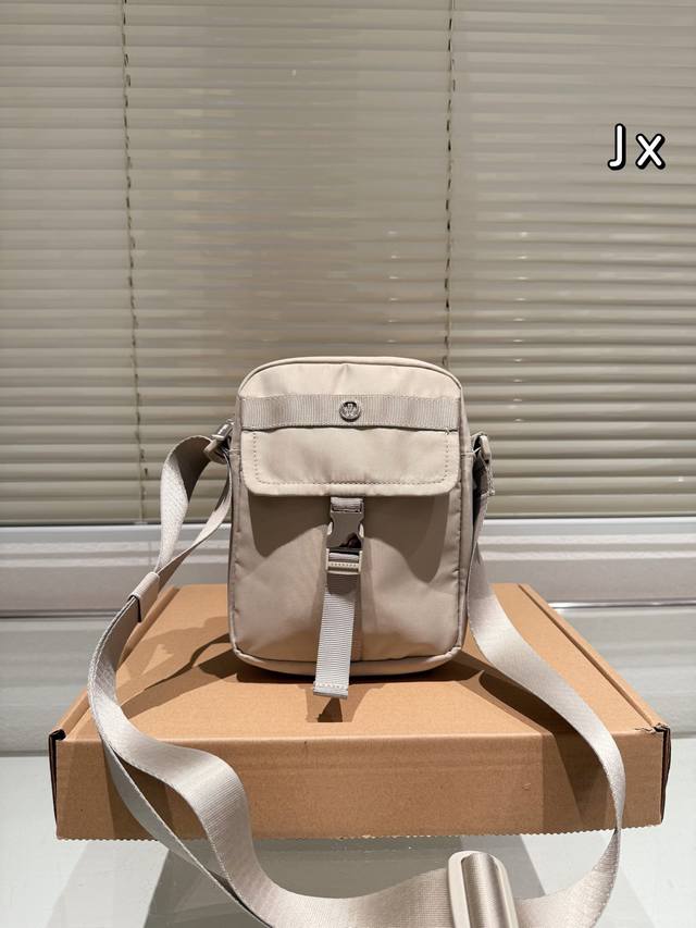 原单 Lulu挎包超轻便 百搭款 尺寸22.17Cm 配礼盒