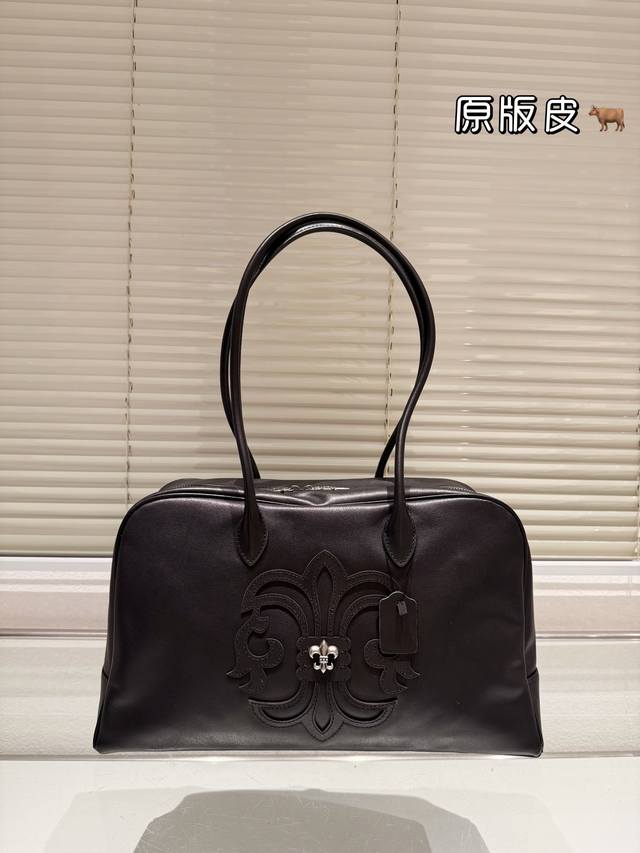 头层牛皮 Chrome Hearts 克罗心 新款 注意对版！顶级专柜五金，超级舒适手感柔软皮质超有弹性 。顶级做工精致每个细节到位 尺寸 40.22Cm