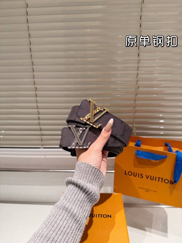 钢扣 高版本！腰带lv牛皮皮带～热门款 男女通用皮带里面最火的版本啦～质量很好 全套包装！五金绝对不褪色 皮带头和专柜一样的哦～ 配礼盒手提袋发票