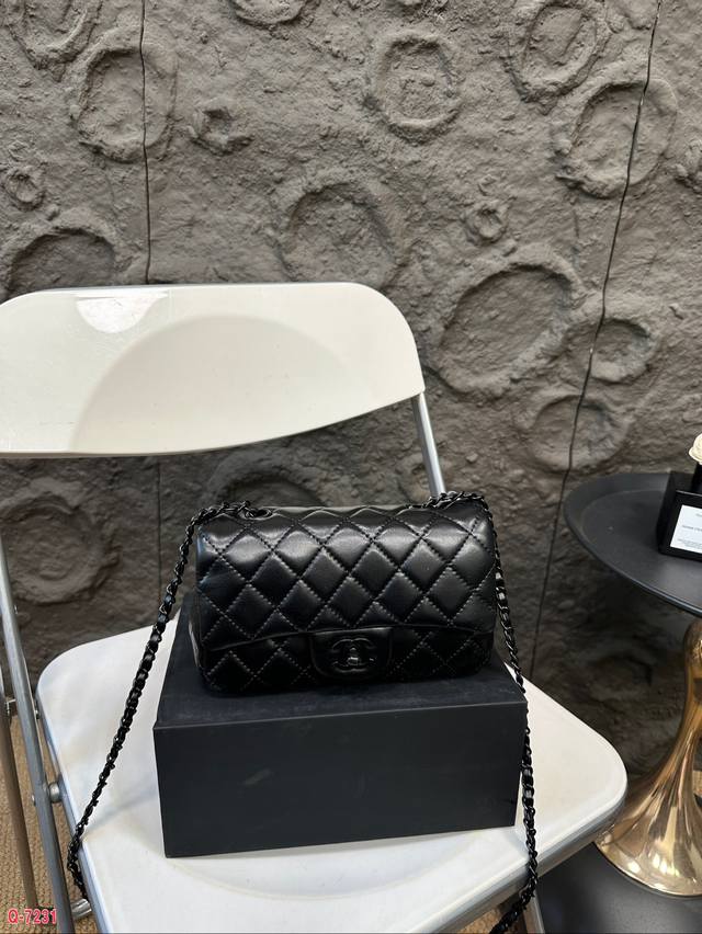 配折叠盒 香奈儿黑武士方胖子 链条包 可爱女孩必备 时尚 上身绝美 小仙女们值得拥有 尺寸 20.12Cm