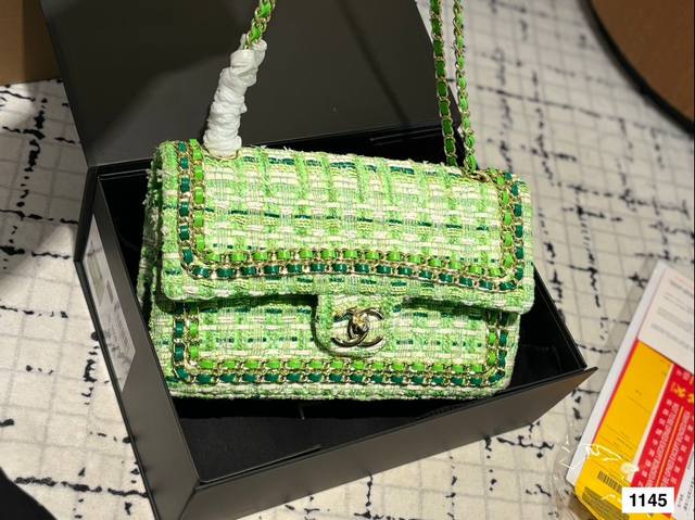 泫雅同款 香奈儿chanel 小香毛呢cf包 高级货原单品质 进口面料原版面料专柜对版回头率百分百哦 细节完美高端版本 内里有专柜标码 细节完美 真正的白富美专