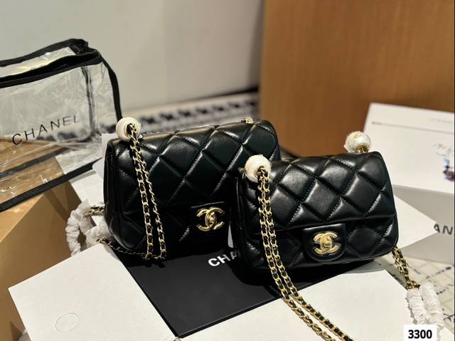 折叠盒飞机盒洗漱袋 Chanel香奈儿 小香风包 新款现货新款在链条点缀了大珍珠非常的挺阔条是双珠可调节的设计更新颖独特两个接扣装饰一样珍珠球拿在手上是很有质感